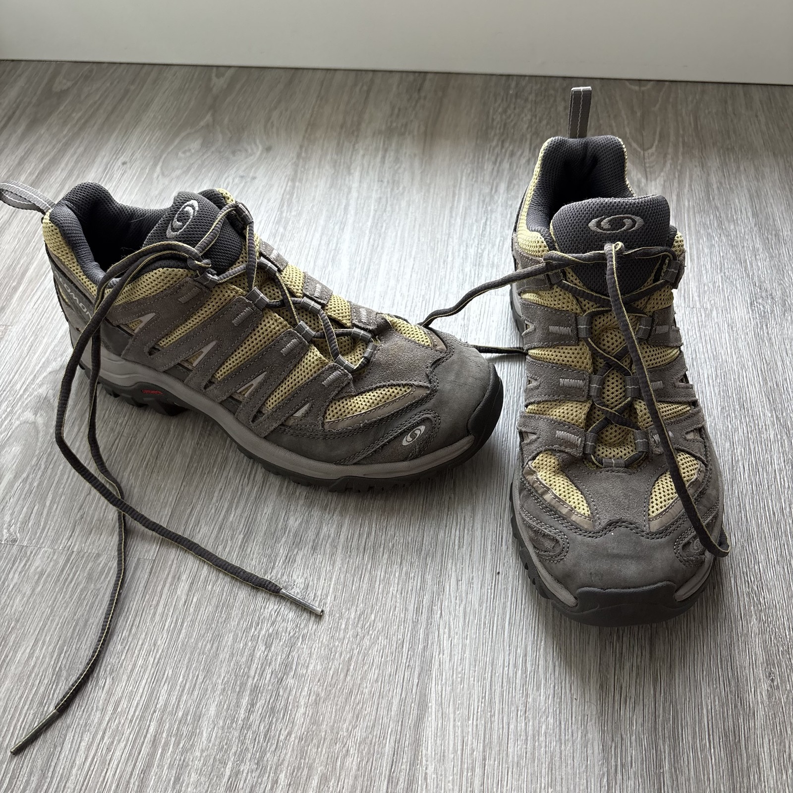 Salomon Women’s Hiking Trail Shoes Low Top Gorpcore Y2K Vintage Brown Tan 8.5