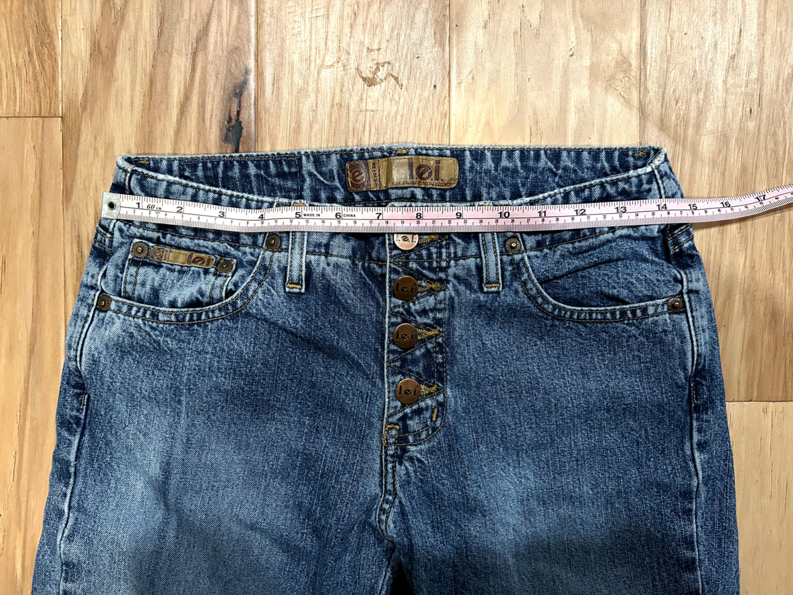 Vintage Y2K LEI Cropped Jean Capris With Button Fly Medium Wash Low Rise Size 5