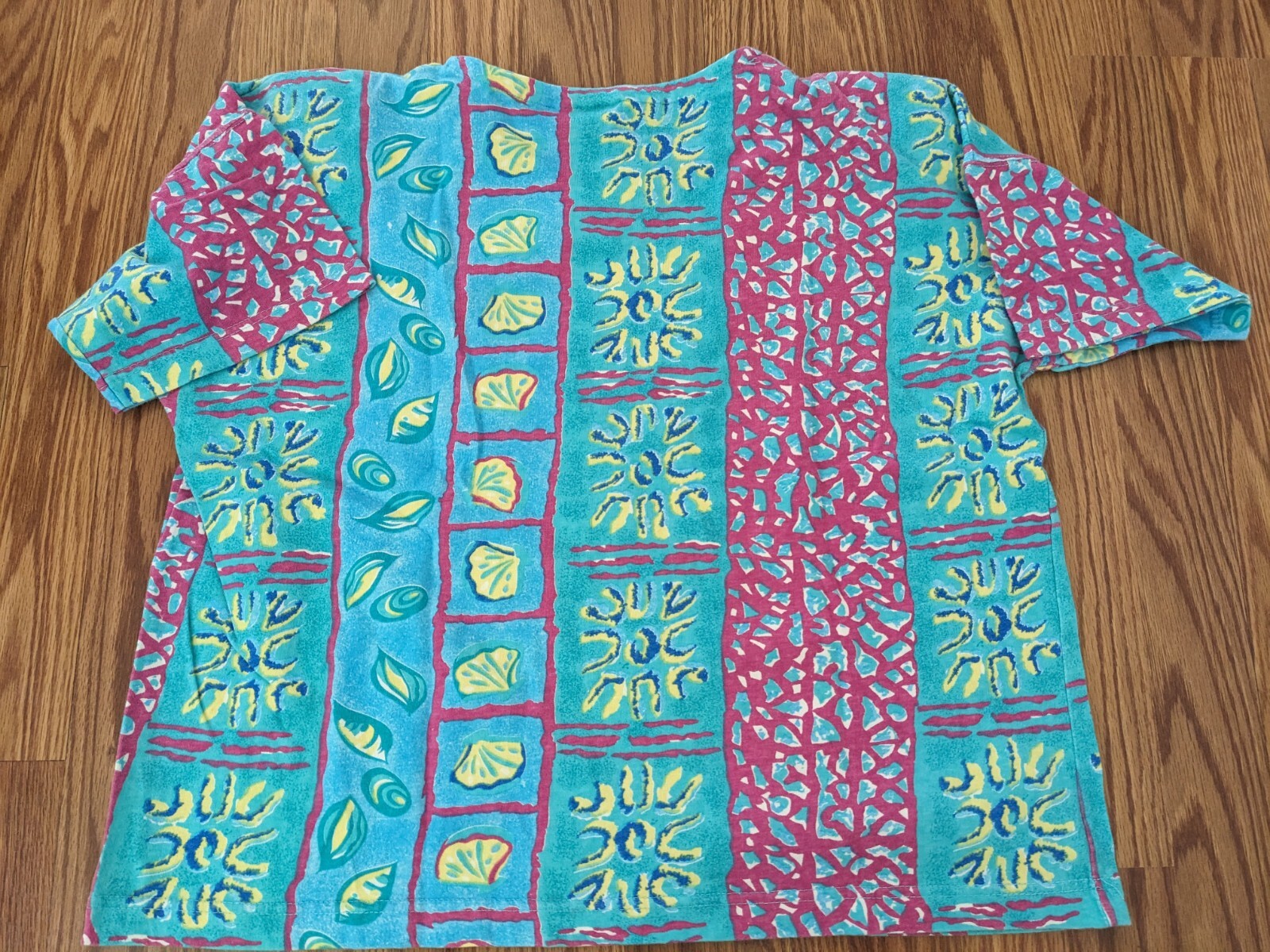 Rare American Eagle Outfitters for her 80s 90s cropped 100% Cotton colorful top