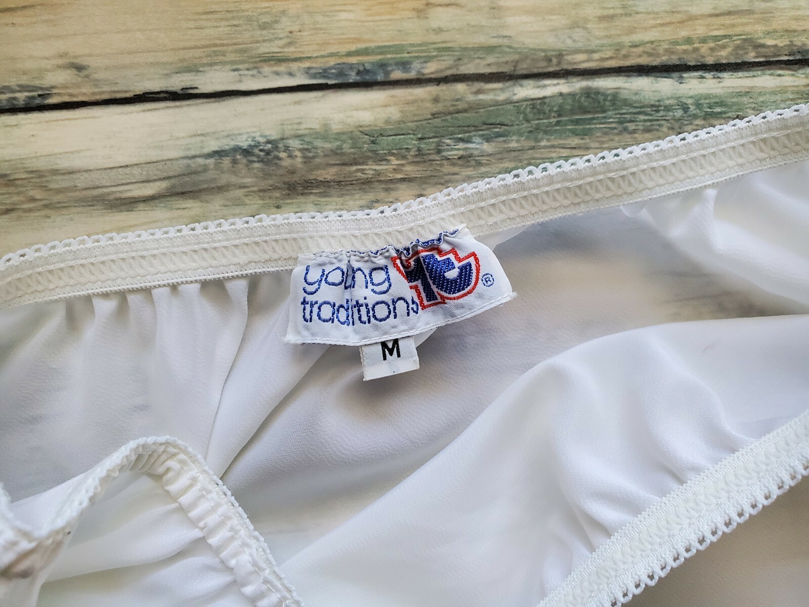 YOUNG TRADITIONS LACE NYLON HALF SLIP SZ M MEDIUM 27.5″ WHITE EUC