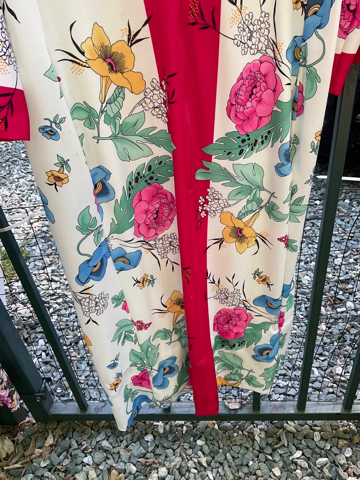 BP-EVELYN PEARSON VINTAGE SATIN FLORAL ZIP UP ROBE`-Medium