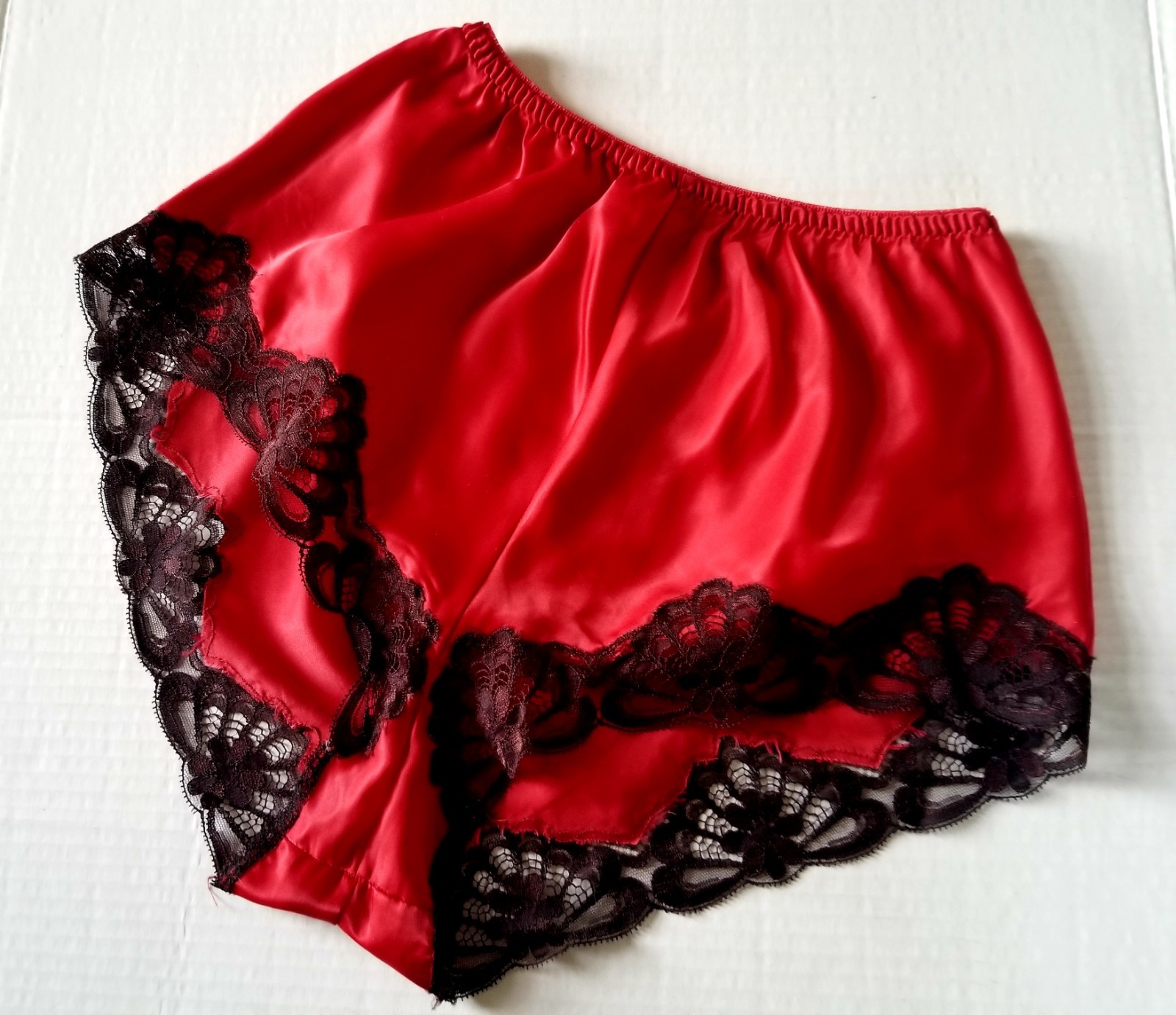 Vintage 1970s Fernando Sanchez Red Satin & Black Lace 30s Style Sleep Pants XS