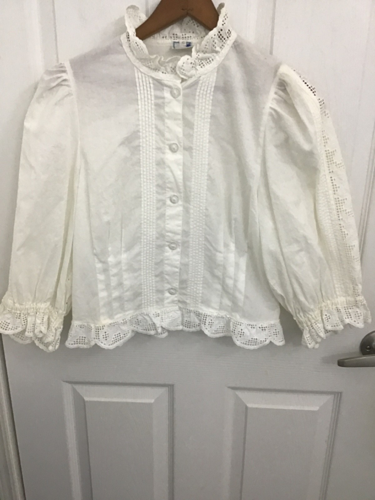 Vintage Alpa Mod Women’s White Eyelet Lace Button Traditional Dirndl Blouse 40