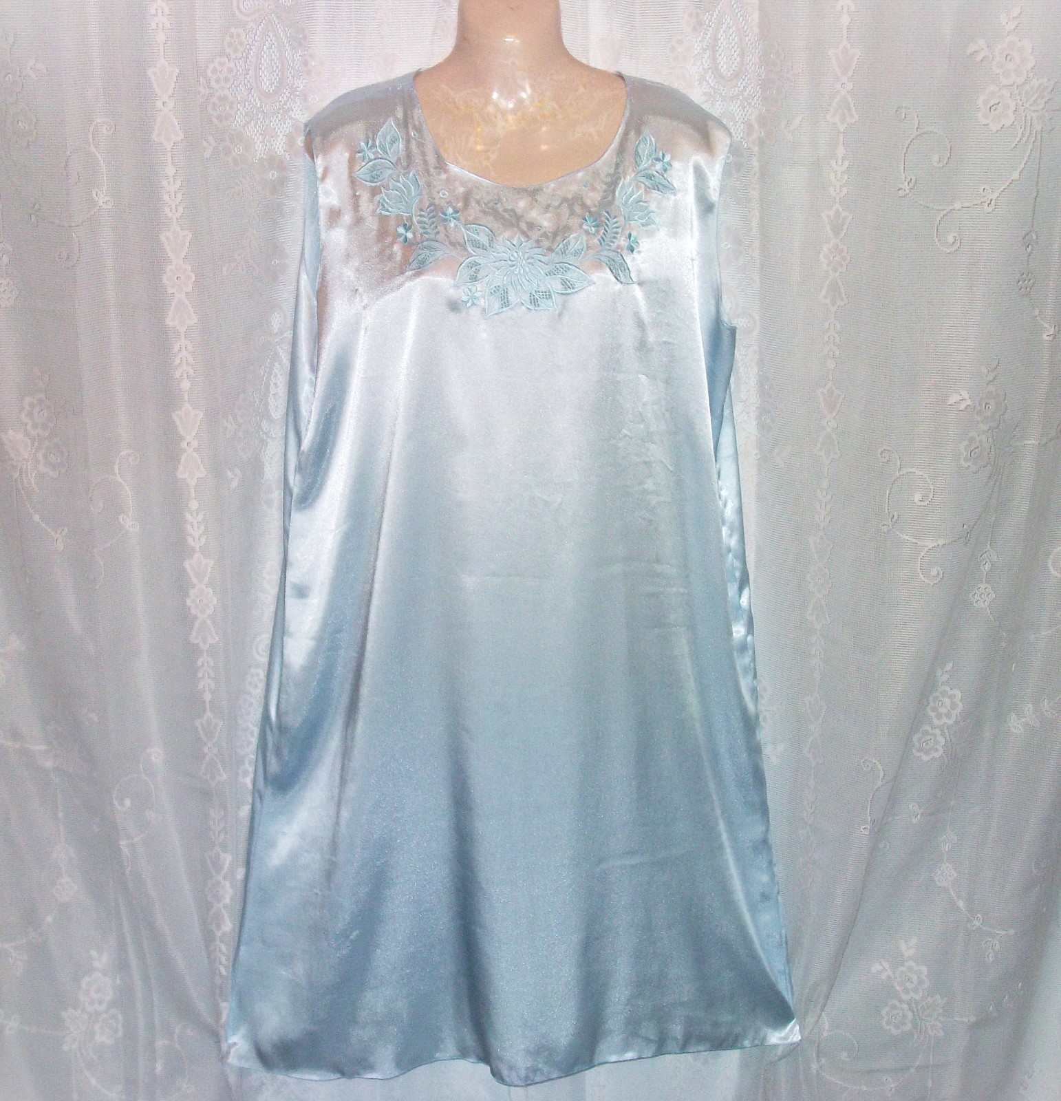 XLg.Satin,Baby blue,waltz.Vintage babydoll nightgown,lingerie,nightie,sleepwear