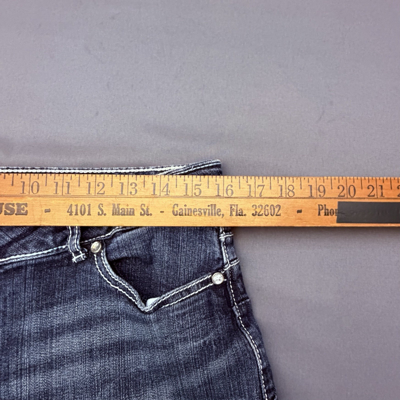 Wrangler Women’s Dark Wash 32×33 Size 9 Bootcut Jeans Embellished Pockets