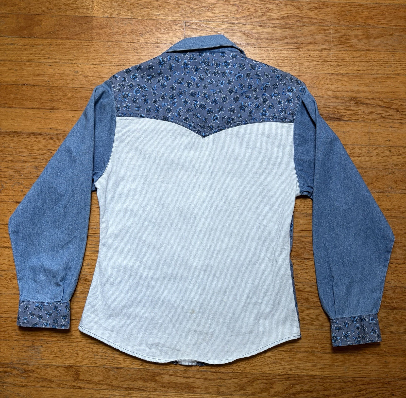 Vintage 90s Wrangler Western Wear Women Long Sleeve Denim Shirt L Floral Button