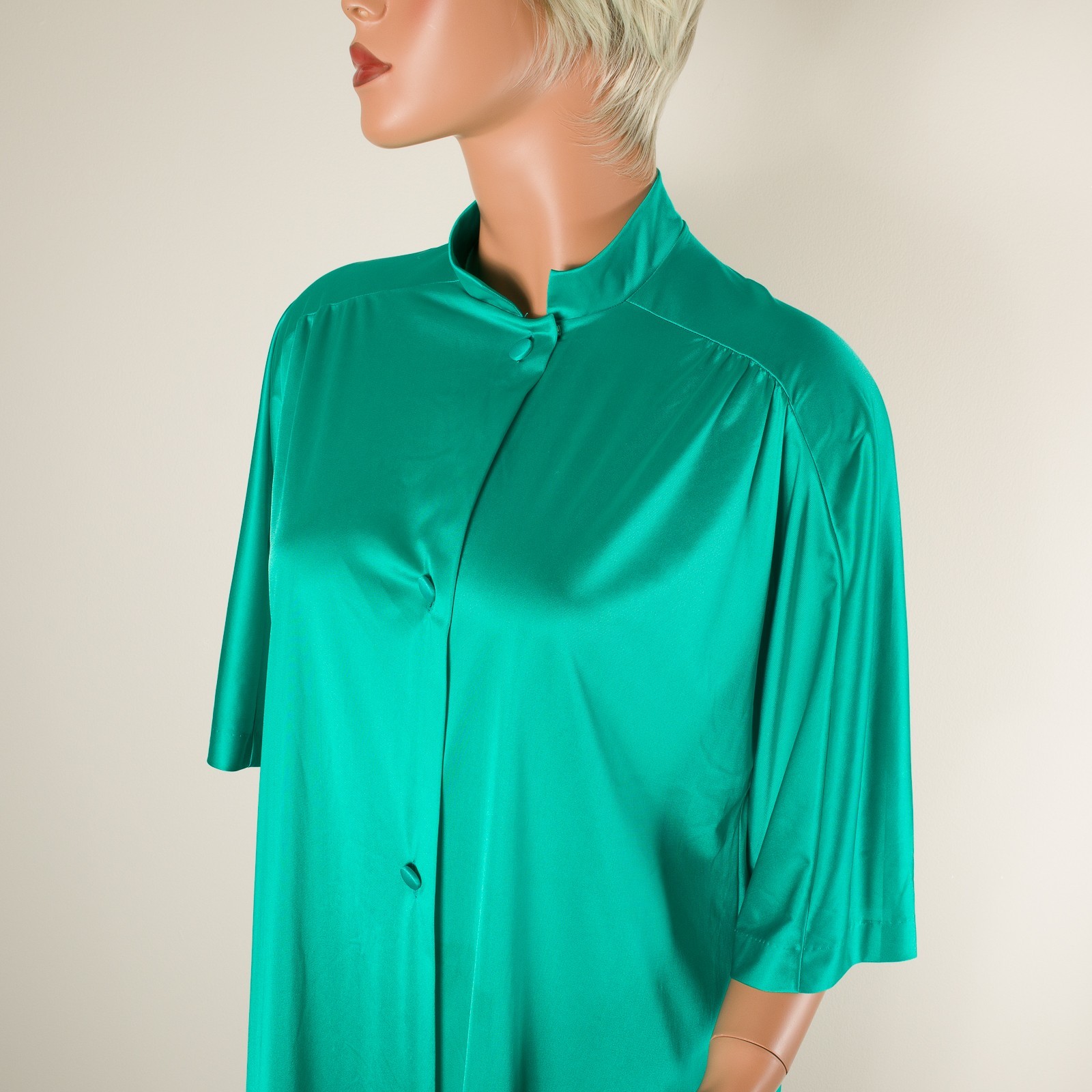 VTG VANITY FAIR Green Robe MEDIUM Nylon Band Collar 3/4 Sleeve Button Pocket USA