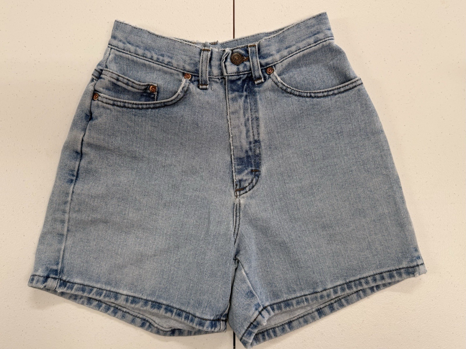 Vintage Lee Womens High Waist Denim Shorts Blue Light Wash Mom Jean Sz 23
