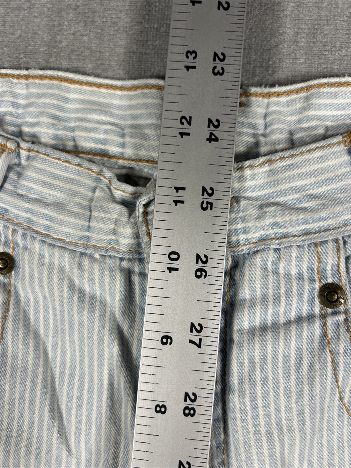 Woman’s Zena Size 4 Light pinstripe denim jeans Vintage