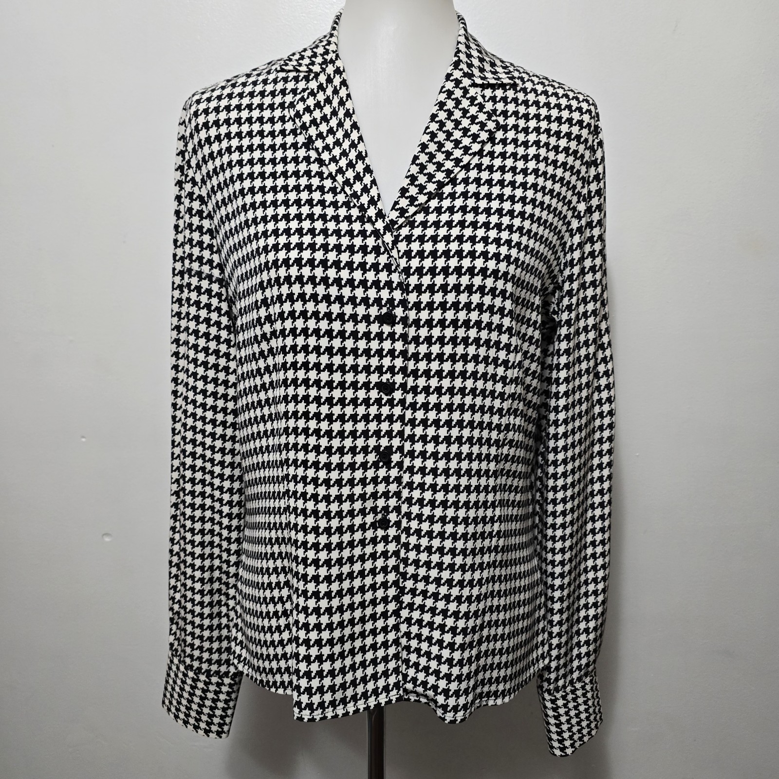 Vintage Casual Corner 90s Black & White Houndstooth Silk Button Down Size 10