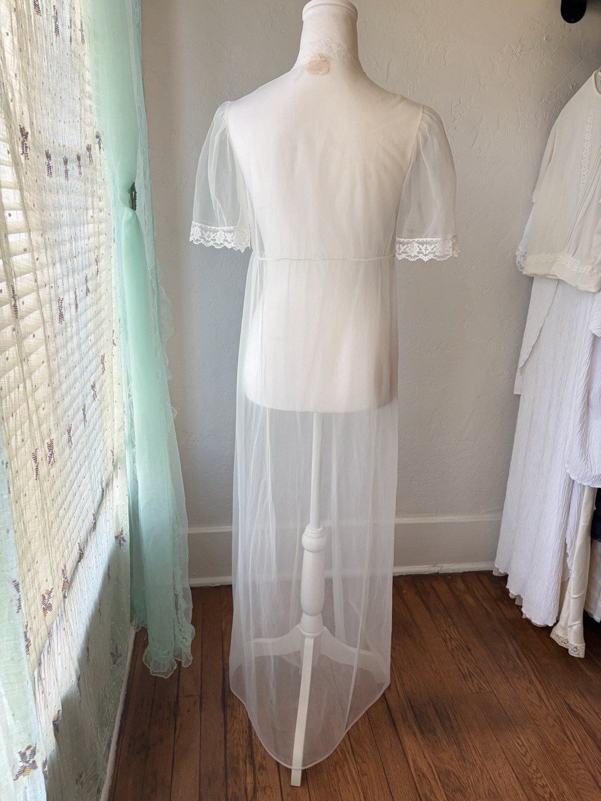 Vintage 70s Nylon Cottagecore Peignoir Robe Floral Embroidered Lace Size L