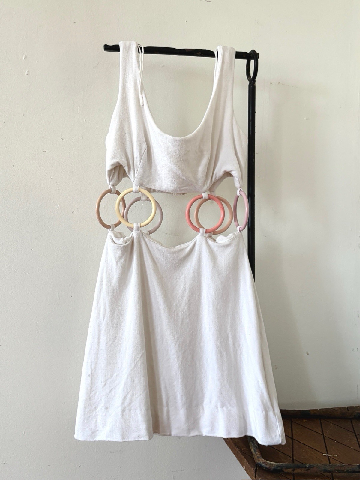 1960s Mod Space Age Linen Cutout Waist A-Line Mini Dress Lucite Rings Go-Go XS