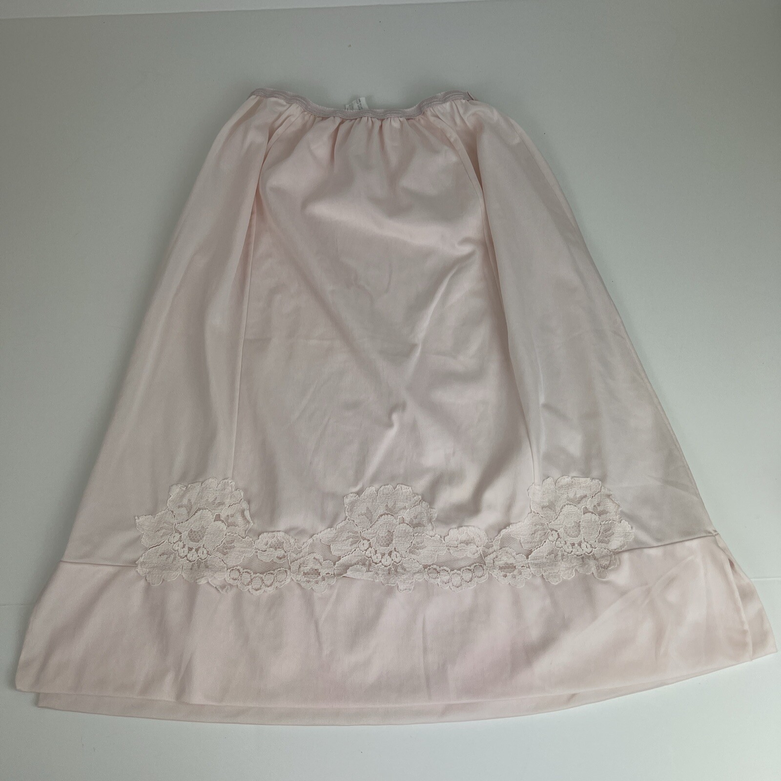 VINTAGE 1950s SILKY PINK NYLON TRICOT SLIP CHANTILLY LACE sz M MOVIE STAR
