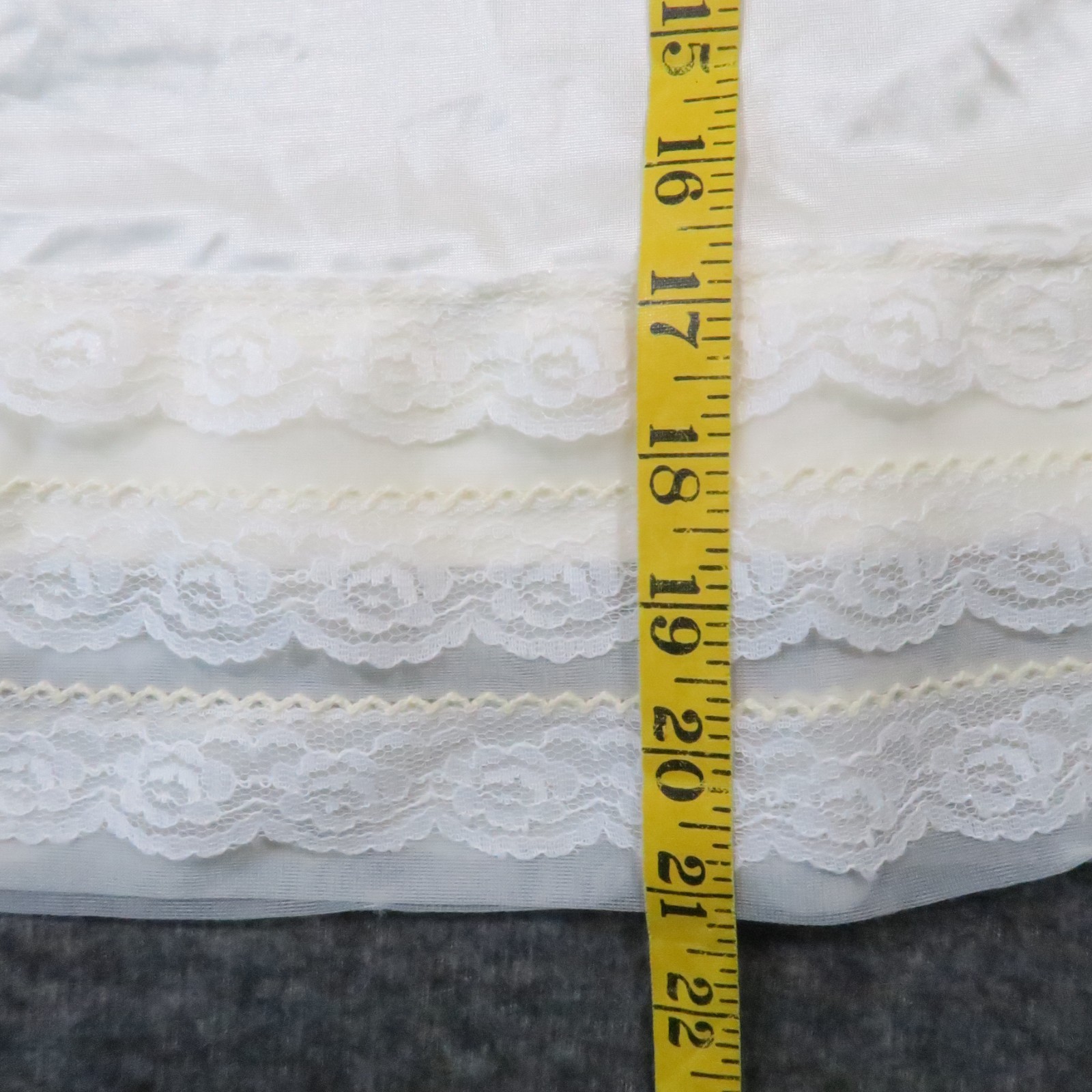 Sliperfection Lace Trim Half Slip S Ivory Nylon Vintage 80s Romantic Coquette