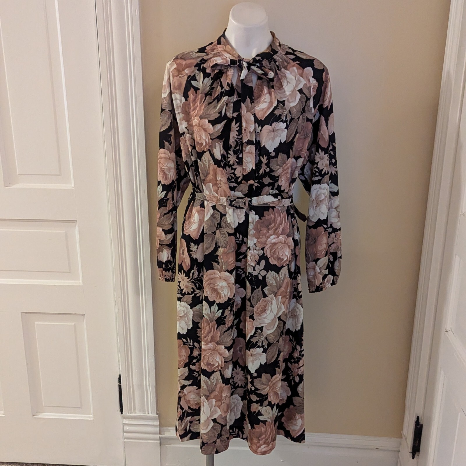 Vintage black and mauve print floral dress with matching belt size M
