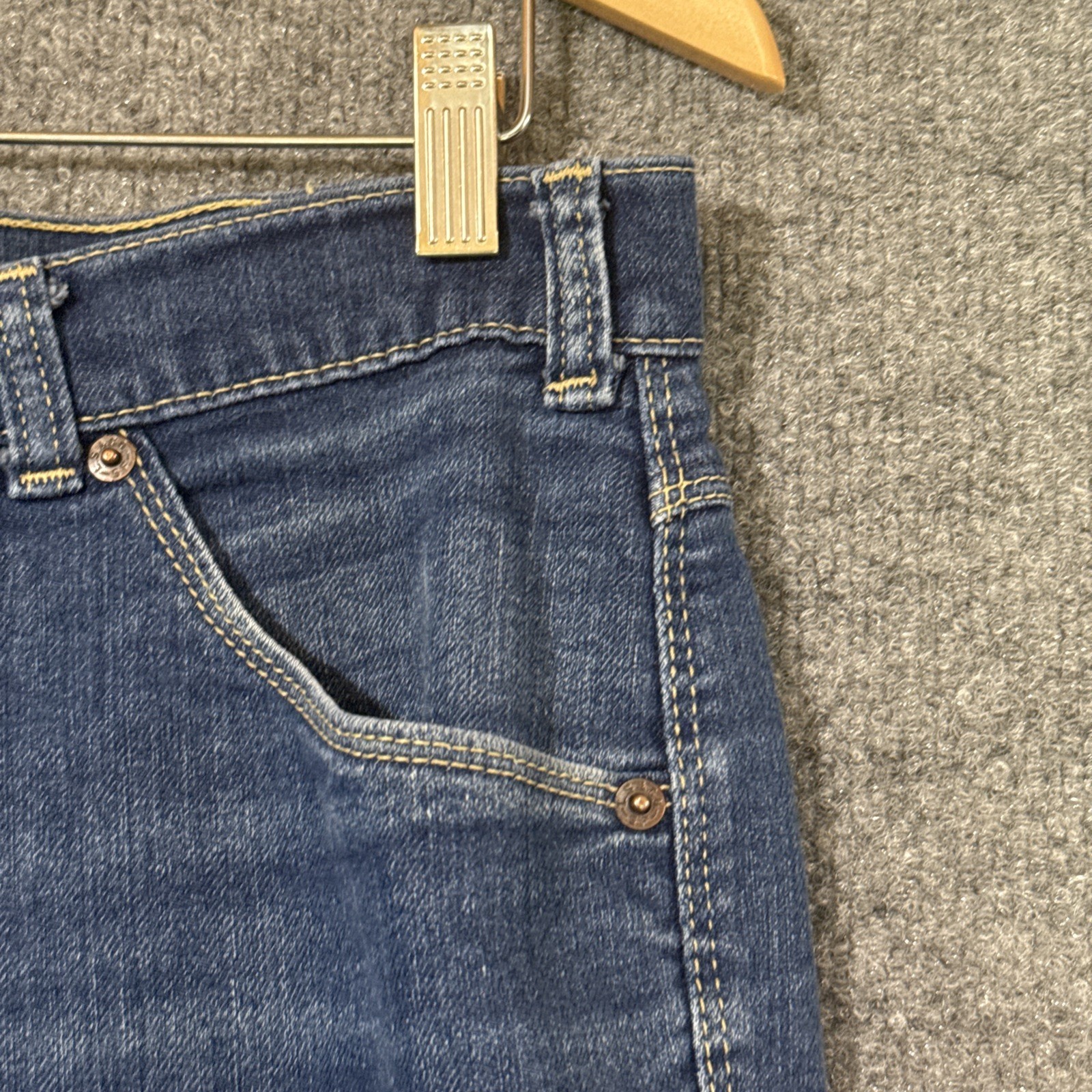 Levis Movin On Denim Jeans Size 34×32 Black Tab 5 Pocket Distressed