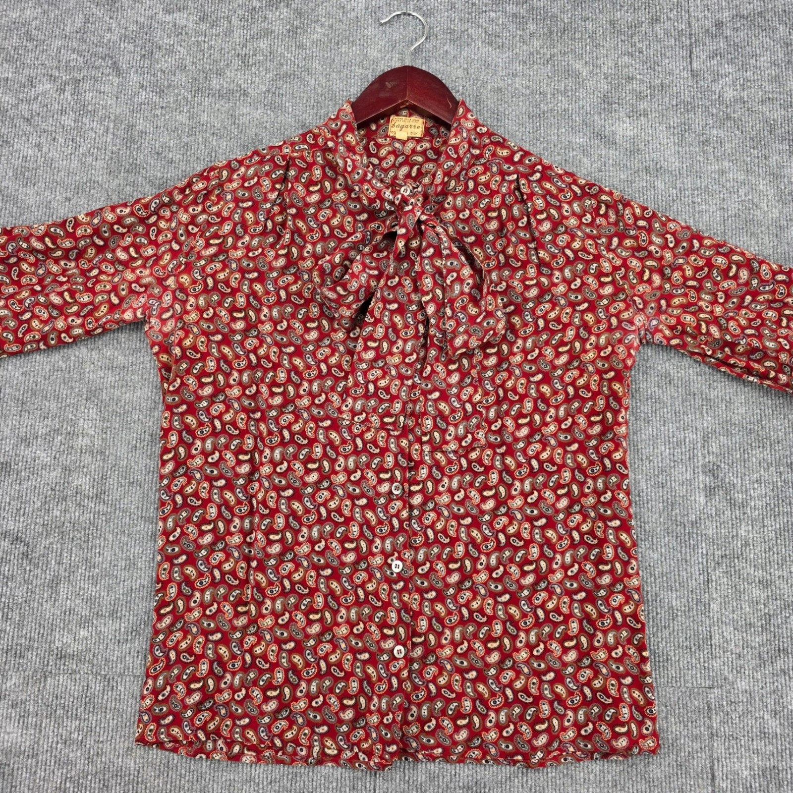 Bagarre Vintage Red Paisley Silk Tie Neck Blouse Made in Italy Size 42 1970s