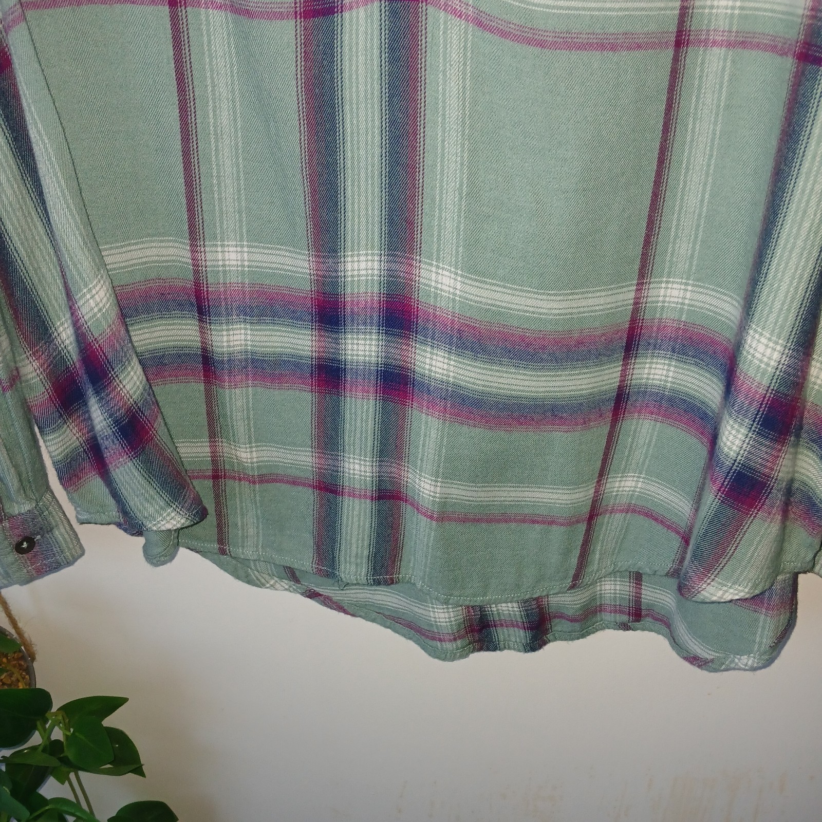 Mudd VTG Flannel Sz. XL Womens Tie Up V Neck Green Plum Plaid Soft Hippie Shirt