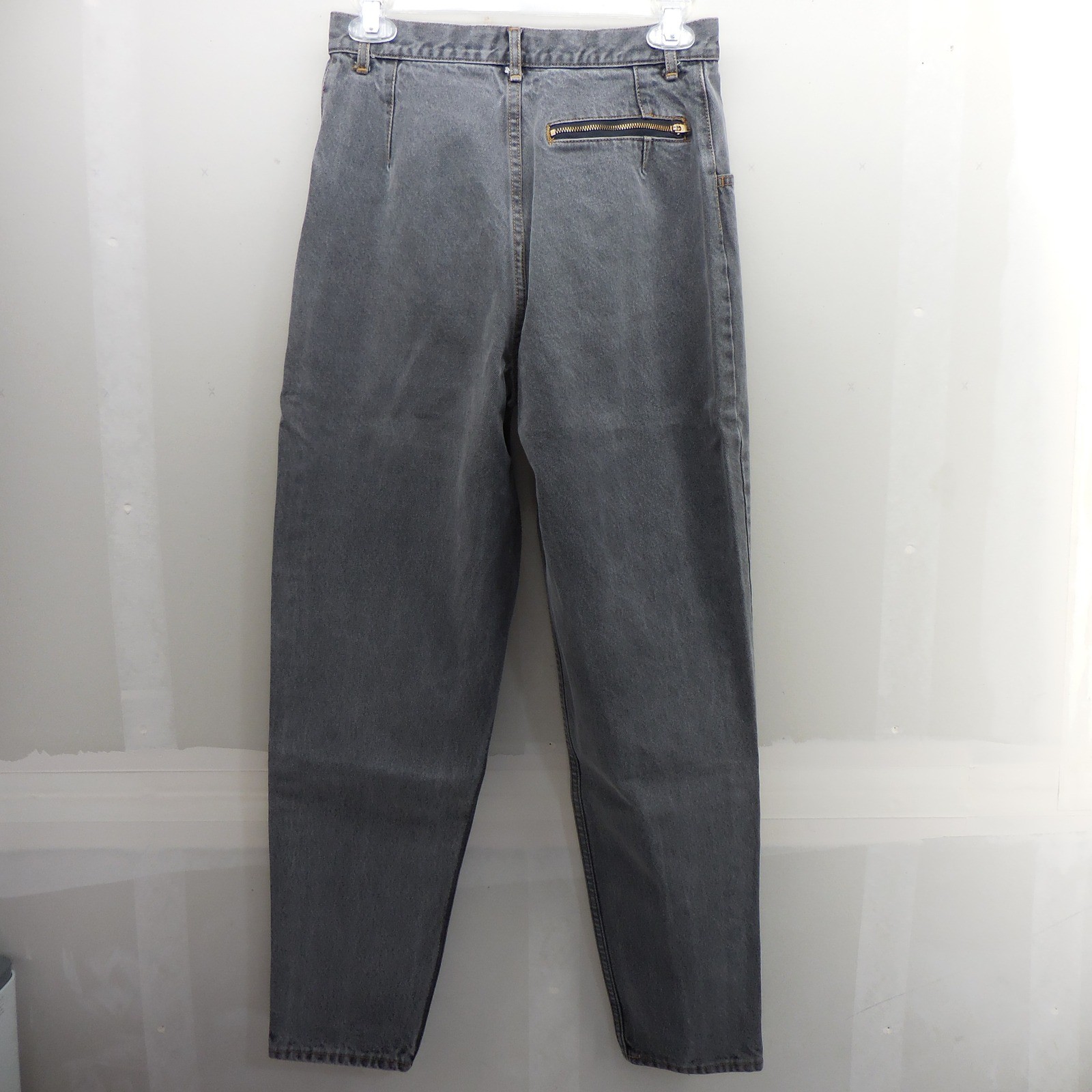 Vintage High Waisted Gray Tapered Leg Pleated Denim Mom Jeans 27×28 Zip Pocket