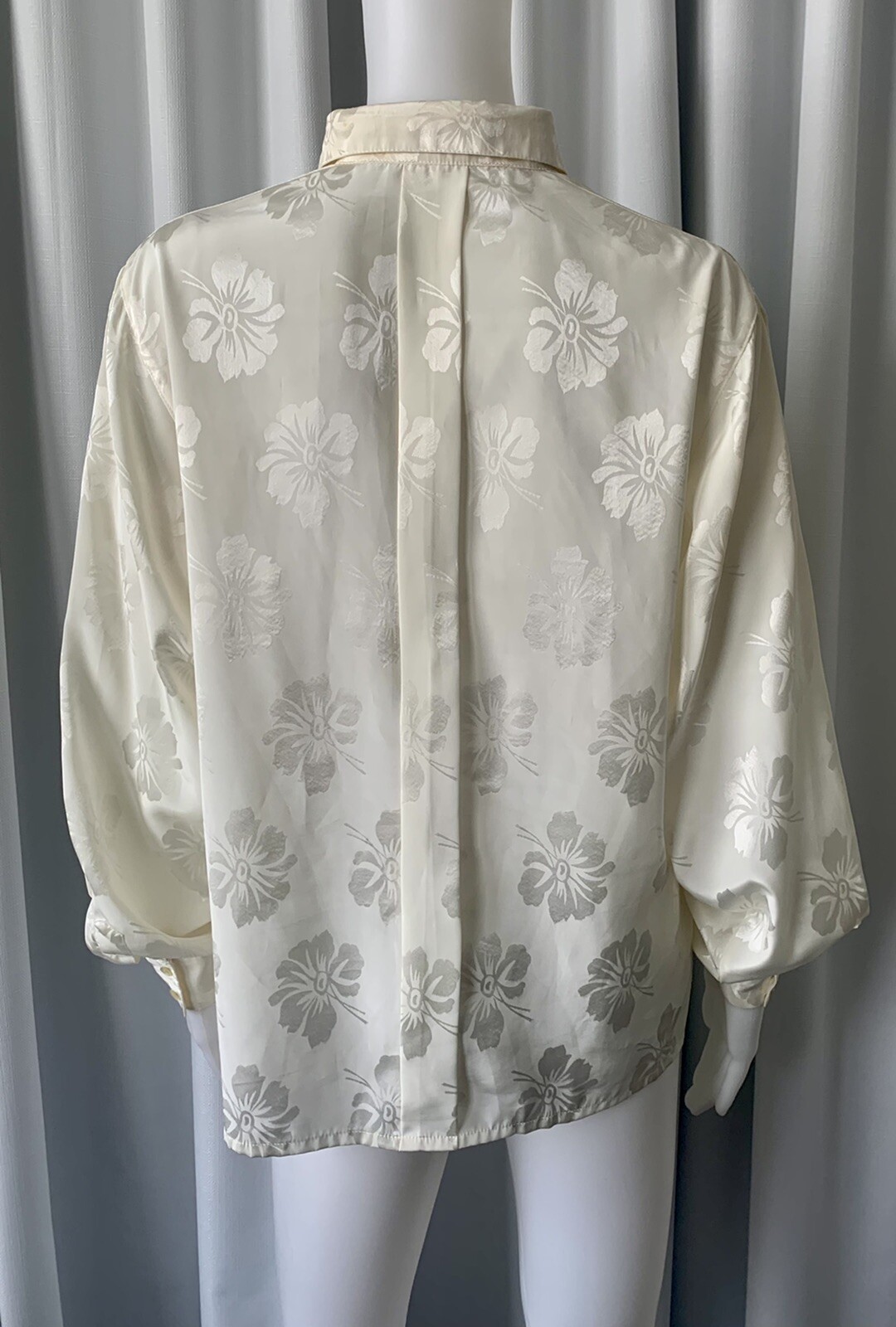Vintage 80’s Jaeger London Jacquard Ivory Hibiscus Blouse M/L
