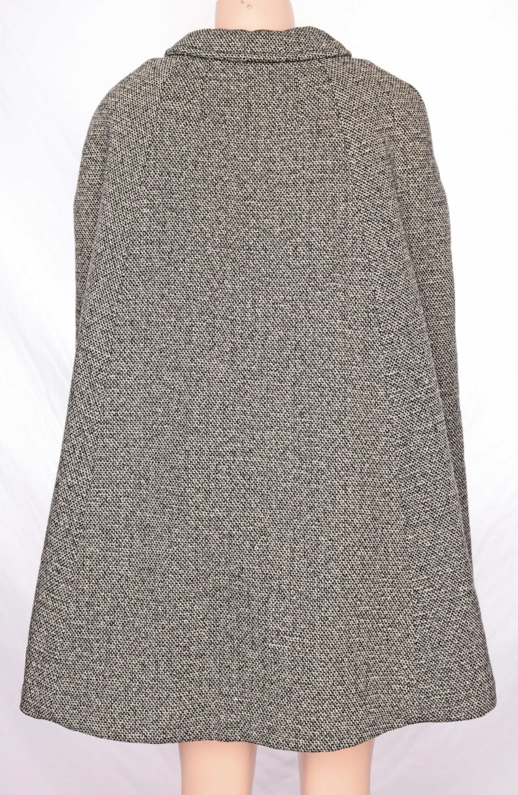 1970s Vintage Black/White Wool Tweed Cape Cloak Faux Sherpa Lining Fall S/M/L