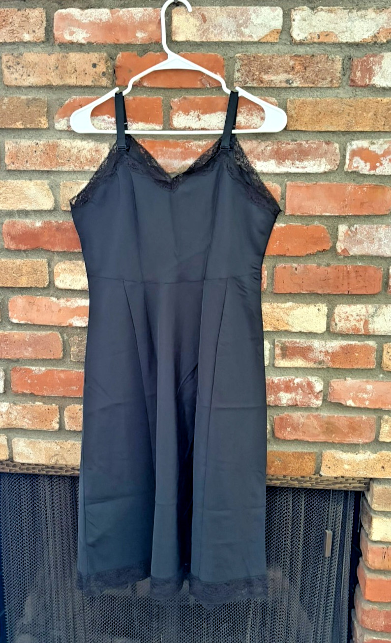 Vintage 1980s Wonder Maid Black Taffeta Full Slip/Dress, Size 38-40
