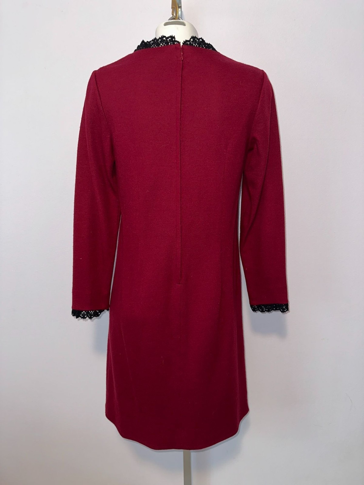 Vintage 1960s Dark Red Wool Mod Shift Dress Black Crochet Lace Cuff Hem 1960s M