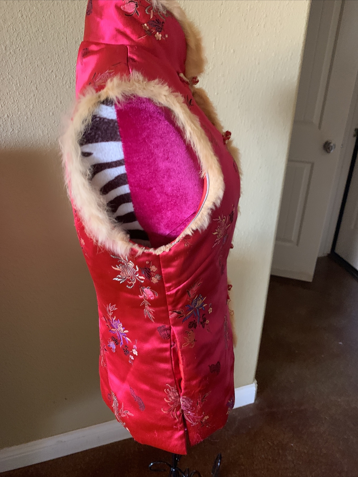 Vintage 70s Asian Ethnic Rabbit Fur Trim Red Satin Vest Boho Hippie Festival L