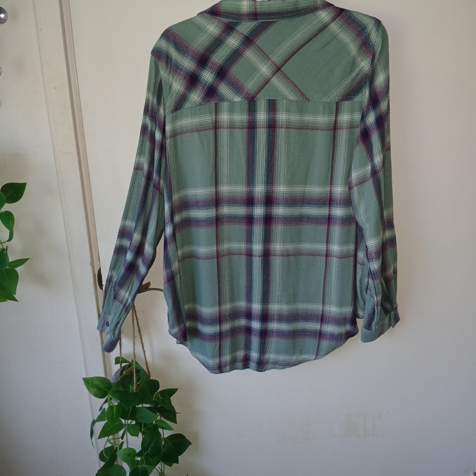Mudd VTG Flannel Sz. XL Womens Tie Up V Neck Green Plum Plaid Soft Hippie Shirt