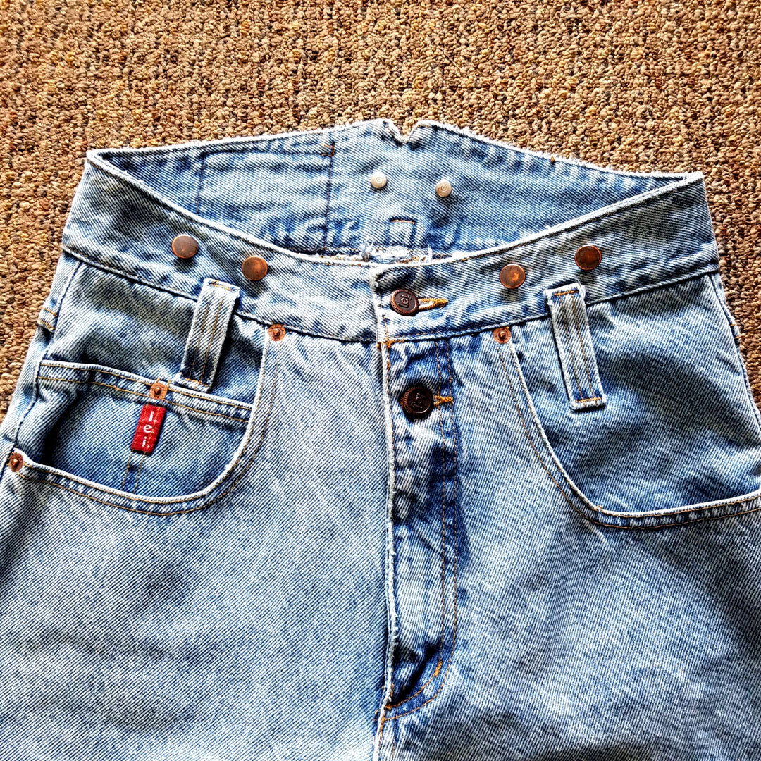 Seldom Seen 1970s Vintage L.e.i. High Waisted Rivet-Suspender Jeans 28.5″.
