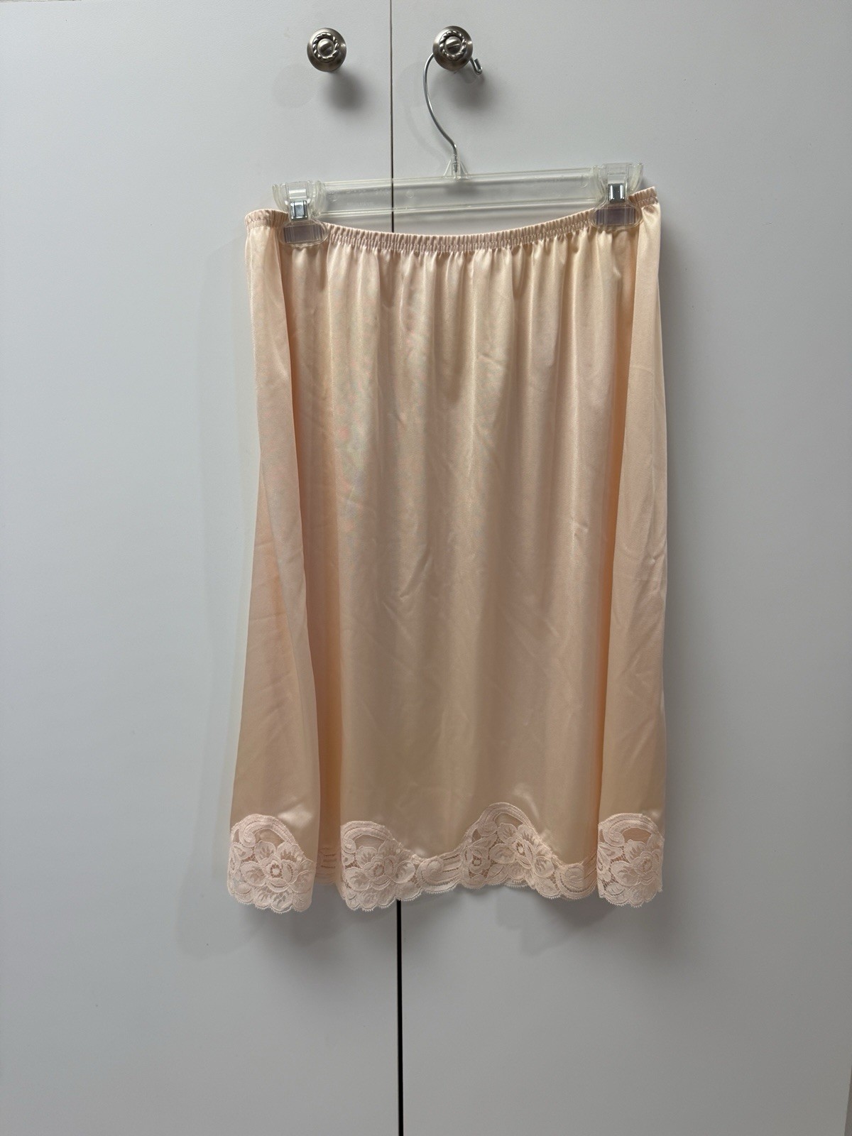 Vintage Vanity Fair Slip Size Large Peach/ Light Pink , Nylon Antron III 24”