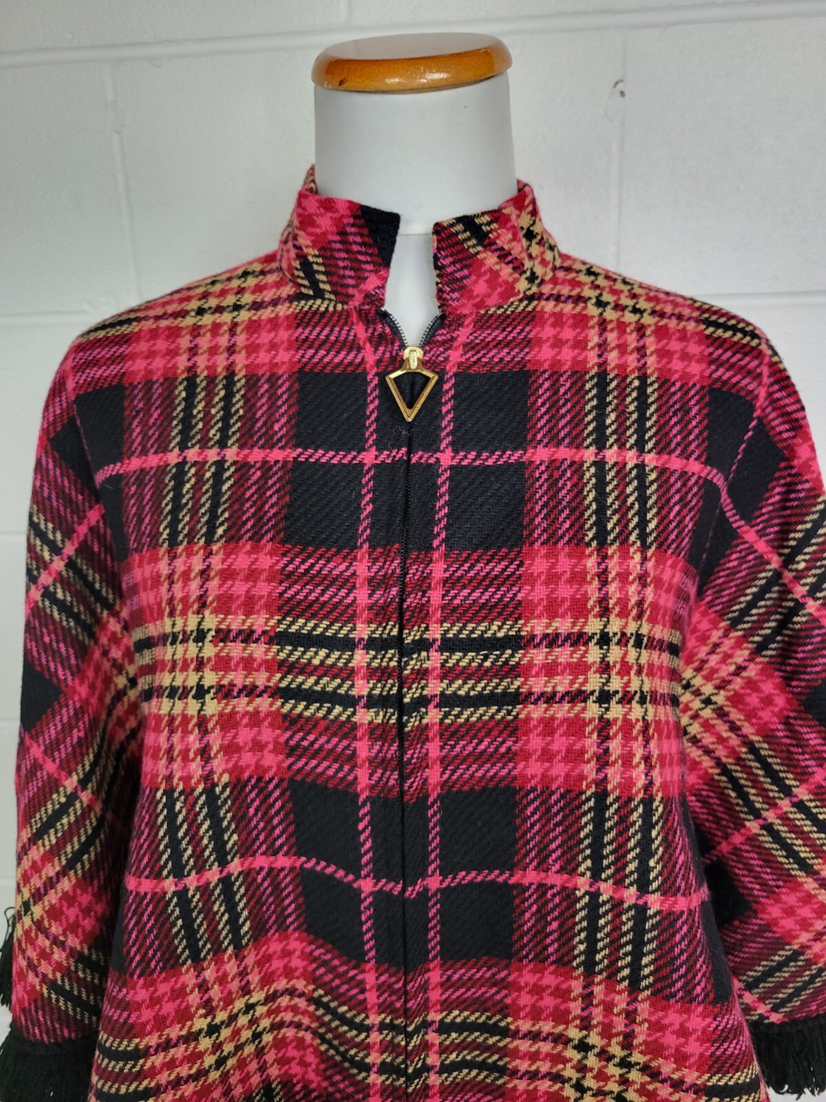 Vintage Dutchmaid Pink Red Plaid Wool Tweed Poncho w. Fringe Jr. Miss 16-18