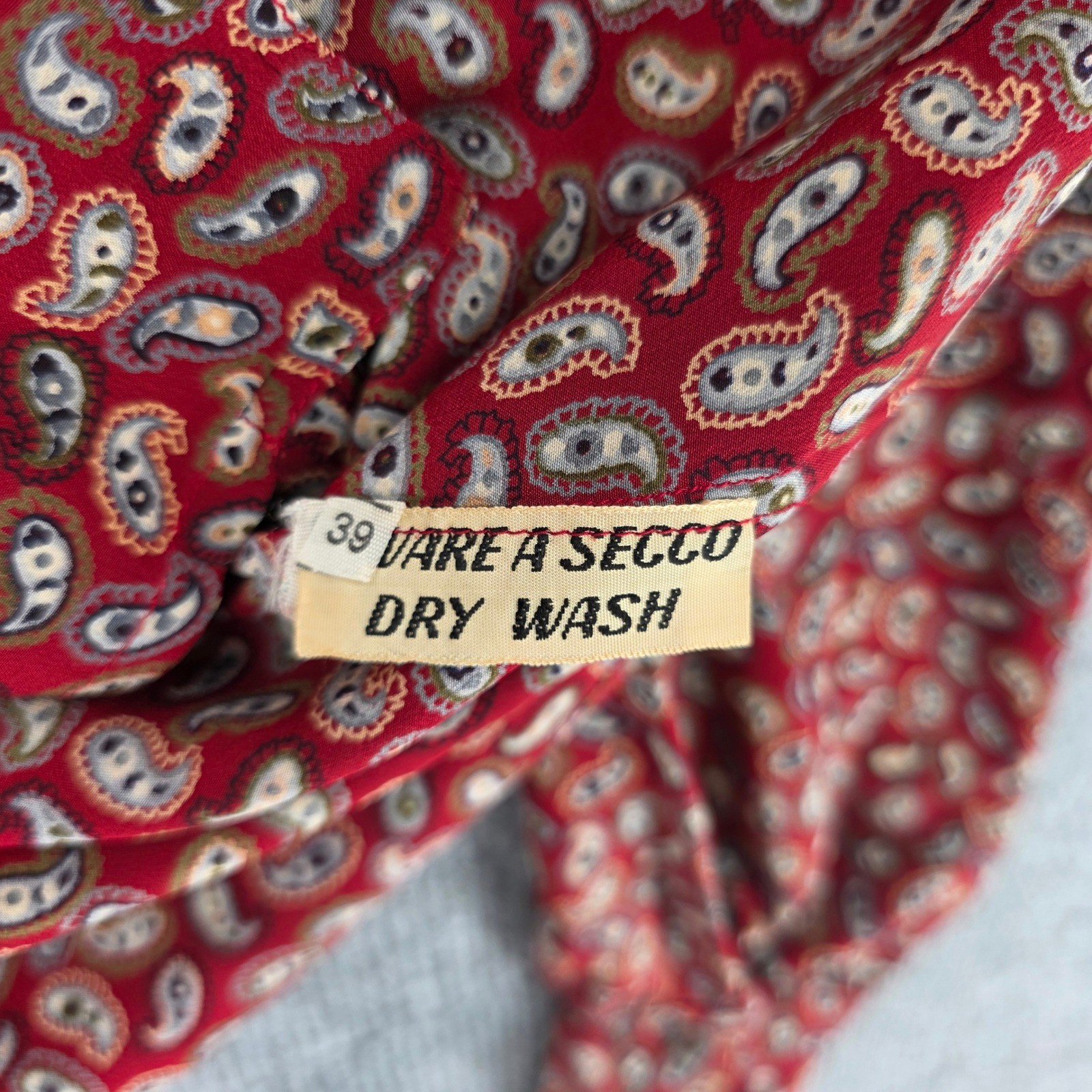 Bagarre Vintage Red Paisley Silk Tie Neck Blouse Made in Italy Size 42 1970s