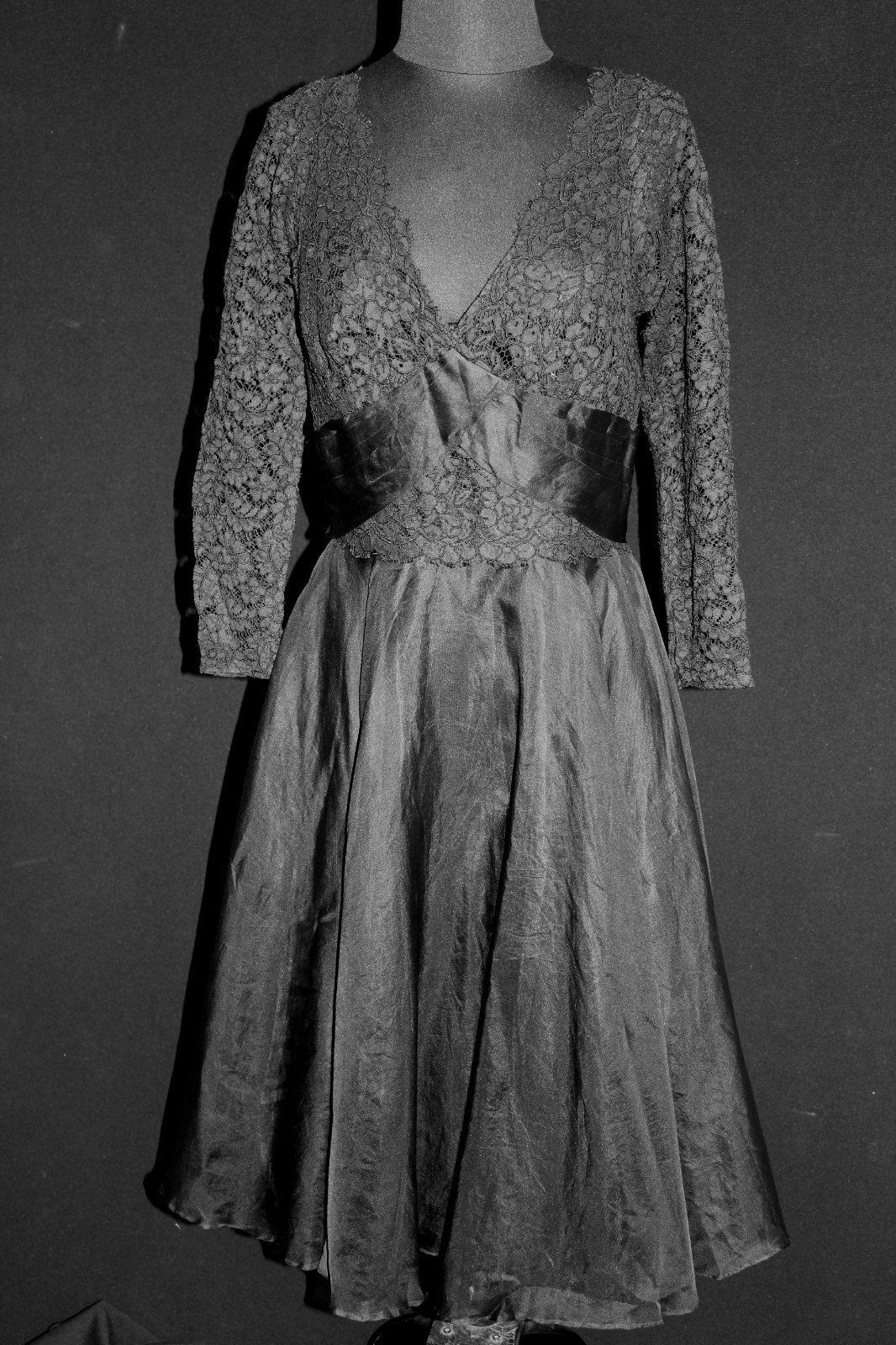 VINTAGE LATE 1950’S-EARLY 1960’S BLACK SILK CRENOLINE DESIGNER DRESS SIZE 6