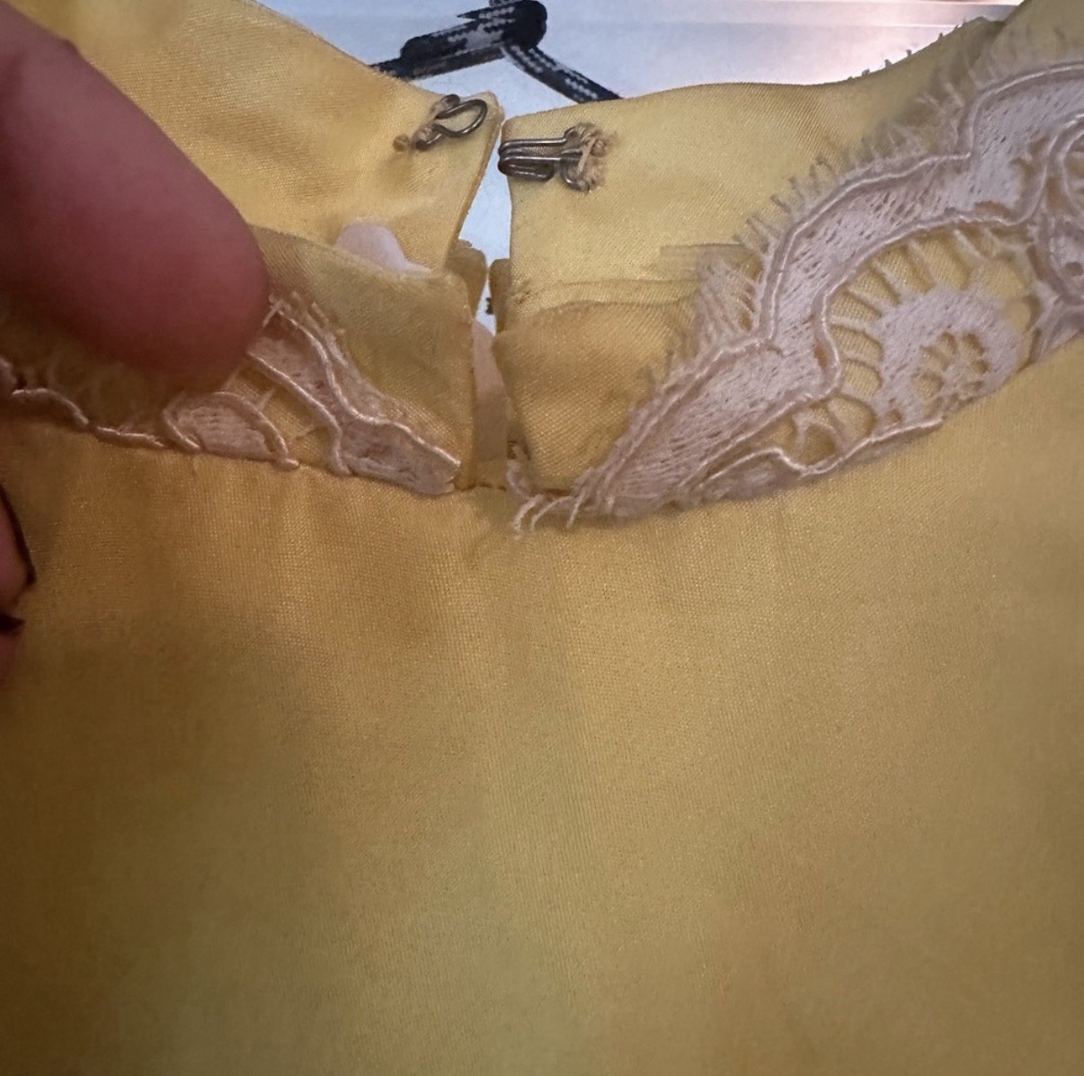 Vintage 1960s Yellow Lace Trim dress with 1/2 sleeves and back zip