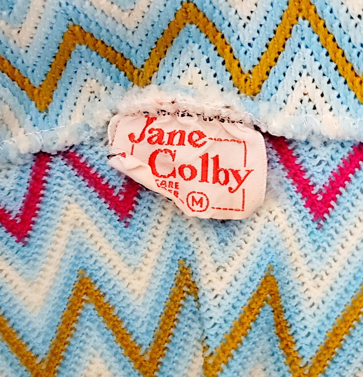 Vintage JANE COLBY Womans MEDIUM Chevron Celanese Fortrel TSHIRT Collar Hem TEE