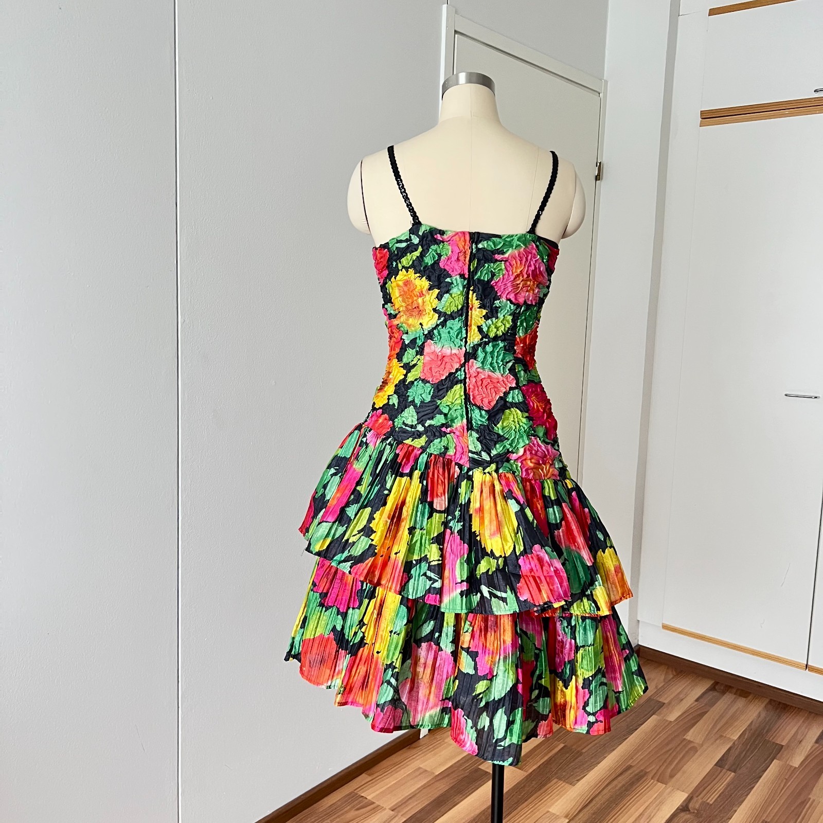 1980s Floral Taffeta Cocktail Party Dress Tiered Spaghetti Straps Prom Evening