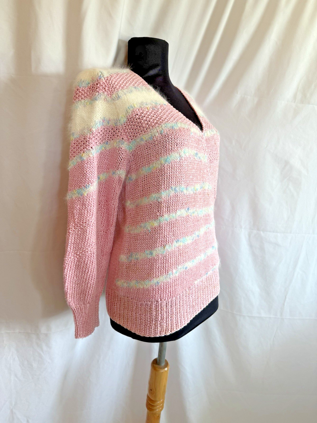 Vintage 1980s Pink Sweater W/ Angora Trim – Size Small