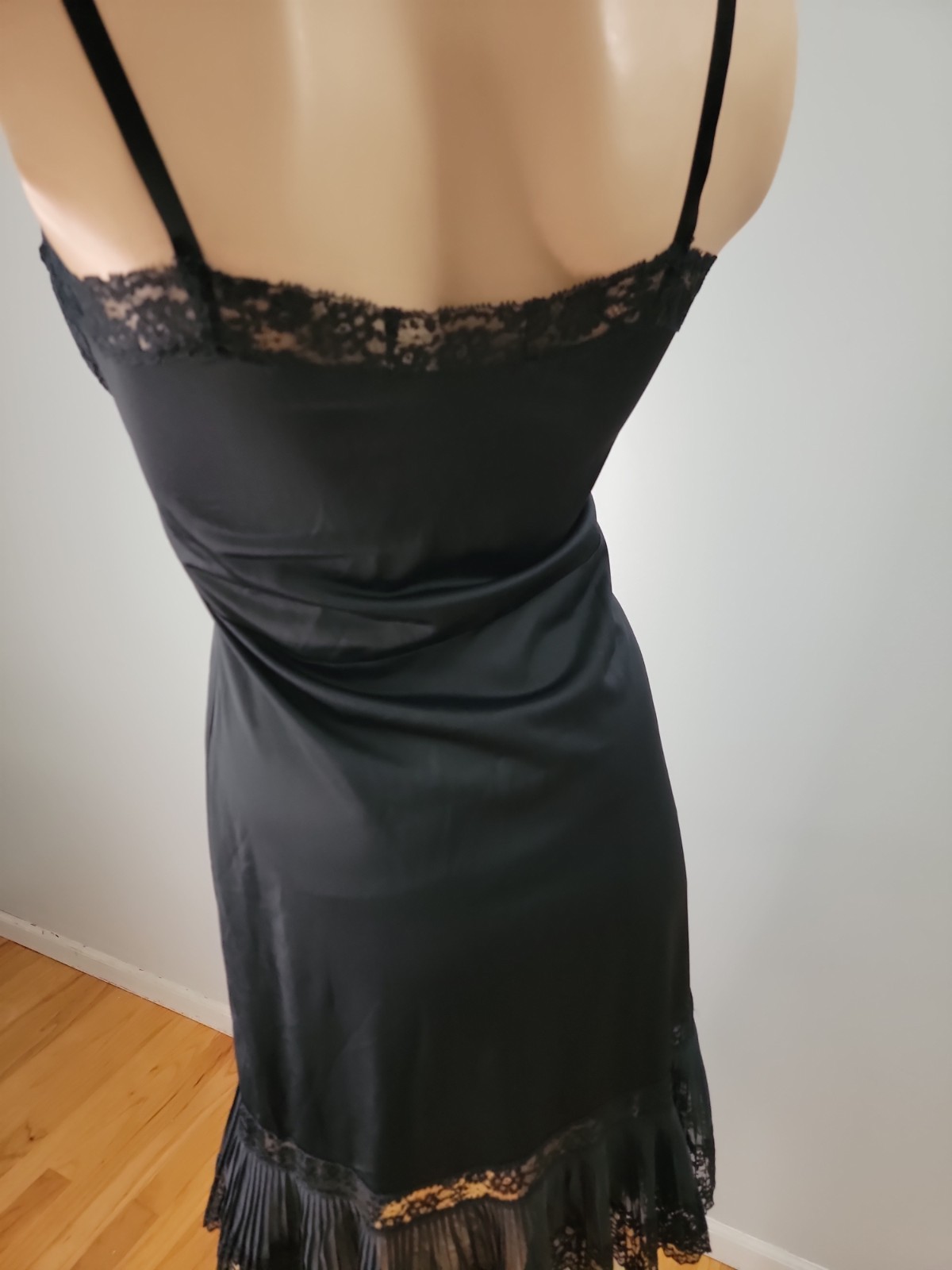 Vintage Van Raalte All Nylon Black Full Slip Lace Detail Size 34