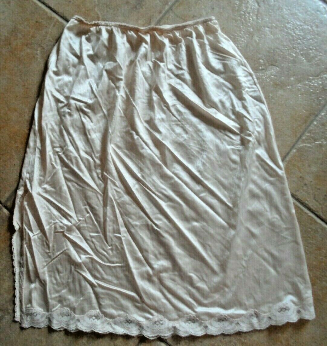 vintage half slip J C Penney nude tan M 6570 25″ antron III nylon lace side slit
