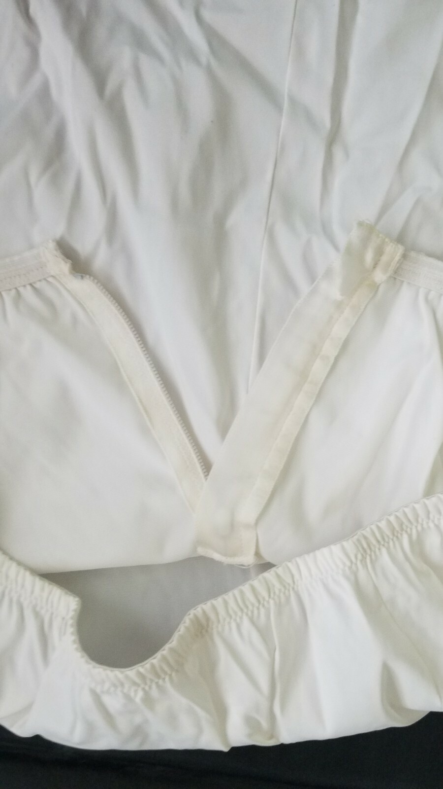 Vintage Half Slip Zip/Elastic Waist Scalloped Hem Slit White No Stretch