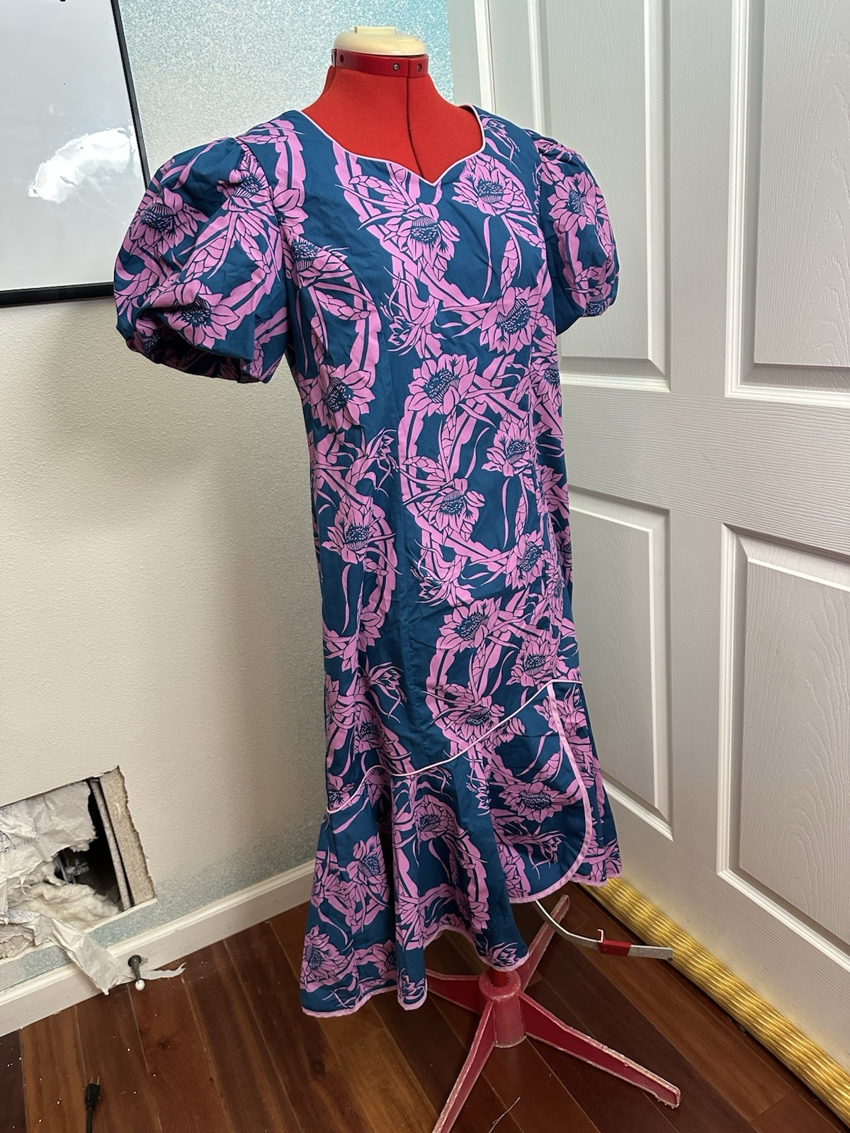 Vintage 90’s Hawaiian Shannon Marie Tea Length Muumuu