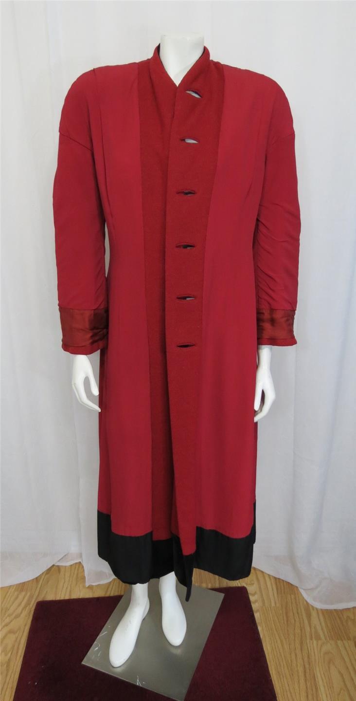 Pauline Trigere Extremely rare 1940’s designer wool and velvet coat. US size M