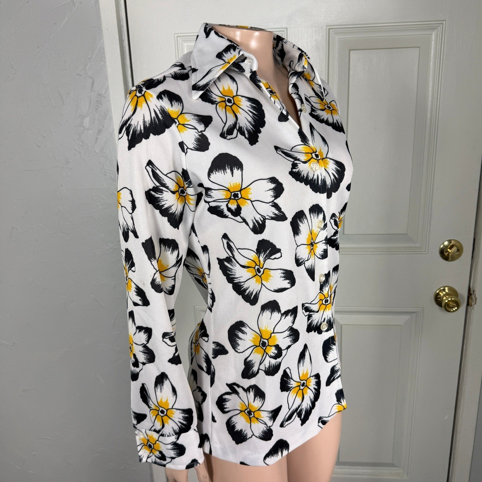 Vintage 70s Shirt 12 Floral Retro Blouse Polyester Button Knit Seaton Hall V3-17