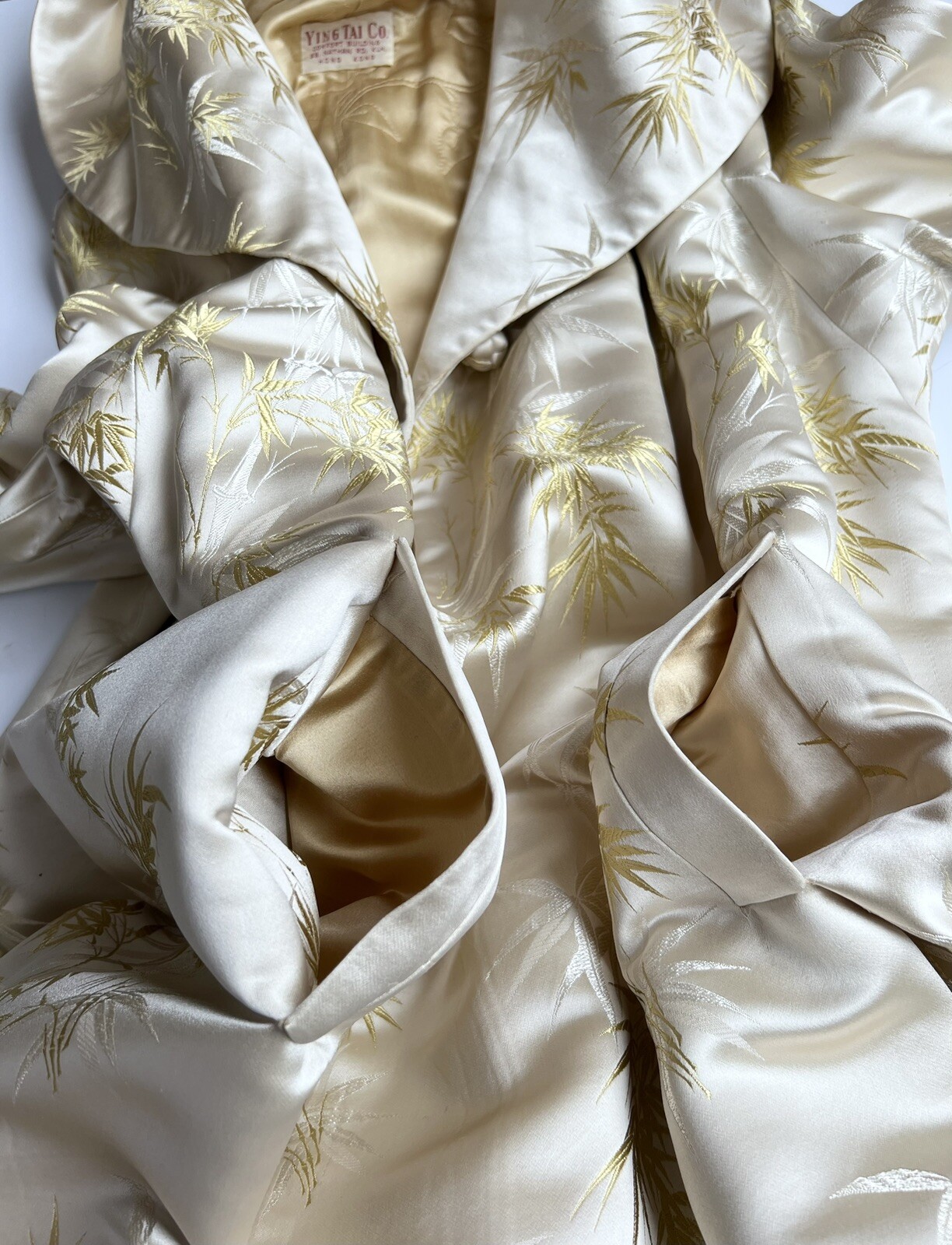 1950s Custom Sewn SATIN Ivory Swing Coat Embroidered Lining HONG KONG SZ M-L