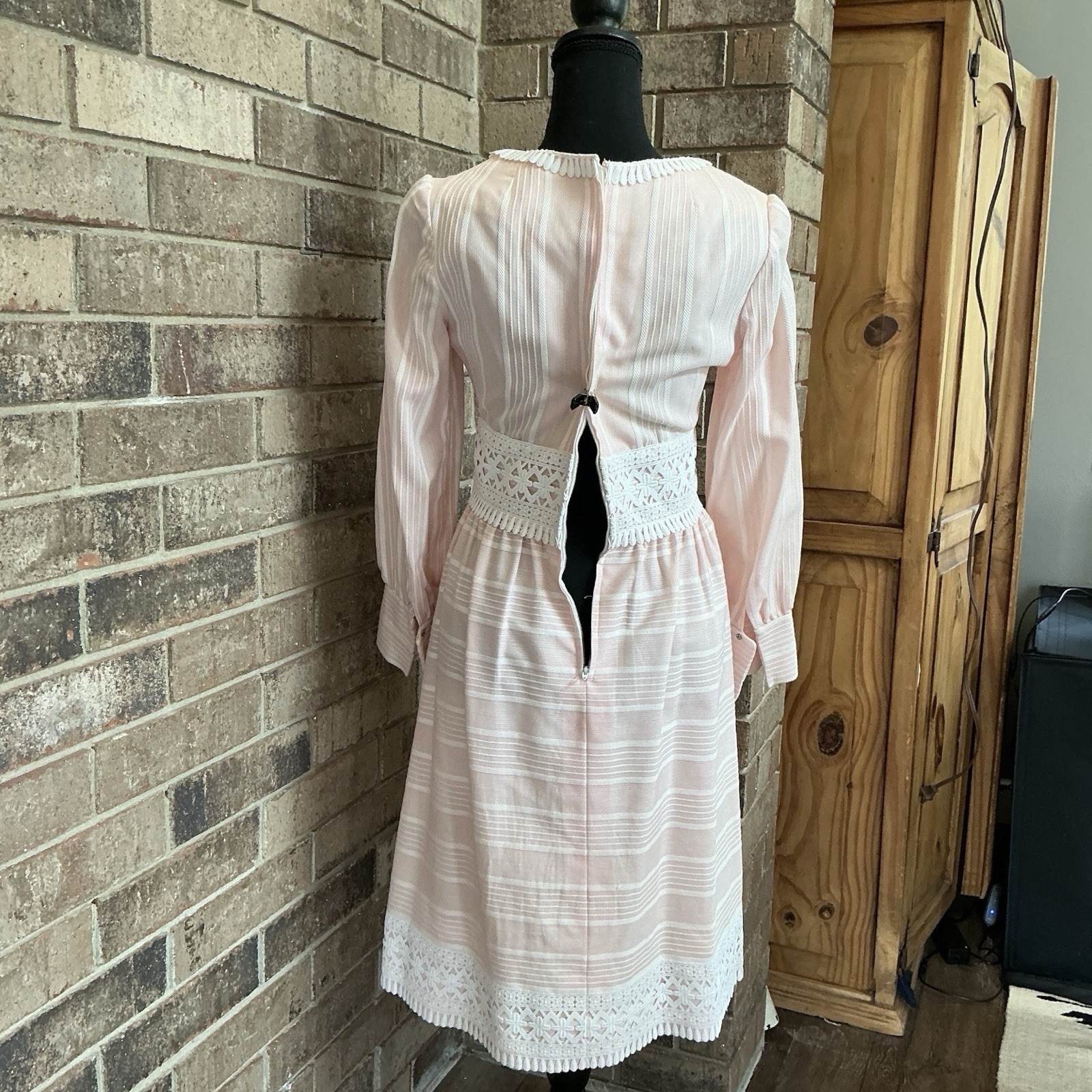 70s VINTAGE Carlye Pink Lace Trim Empire Waist Midi Dress Women’s Size XS #30D7