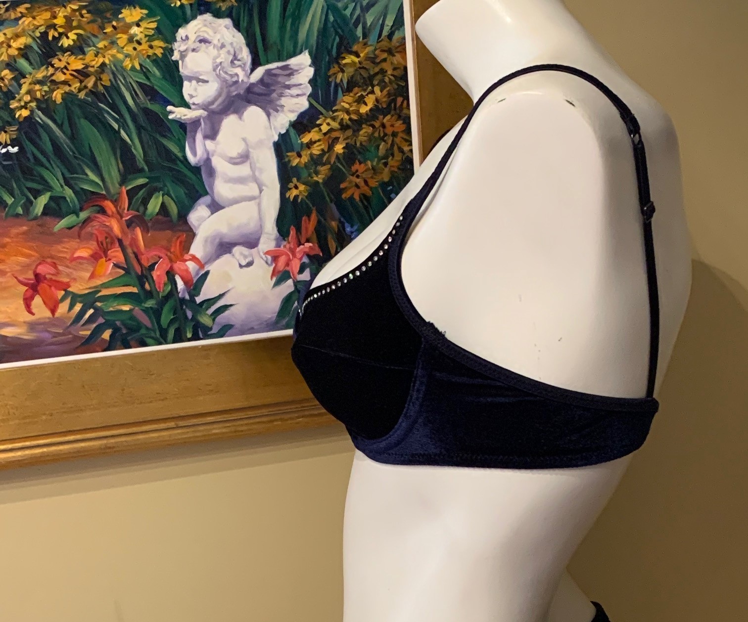 VINTAGE VICTORIA’S SECRET DARK NAVY BLUE VELVET/RHINESTONE UNDERWIRE BRA 34B