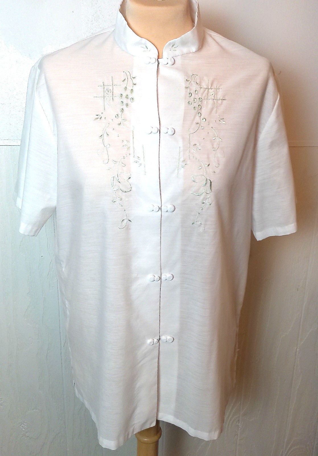 Vintage Jodie Arden Hand Embroidered Shirt Size 38 (Medium)