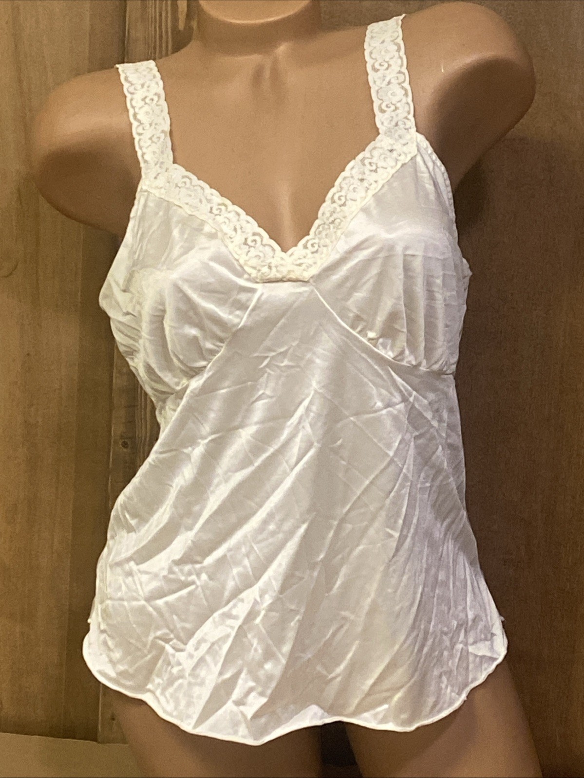 VTG Camisole Dixie Belle SZ 38 Lace Nylon IVORY V-Neck Lingerie Tank Cami +L76