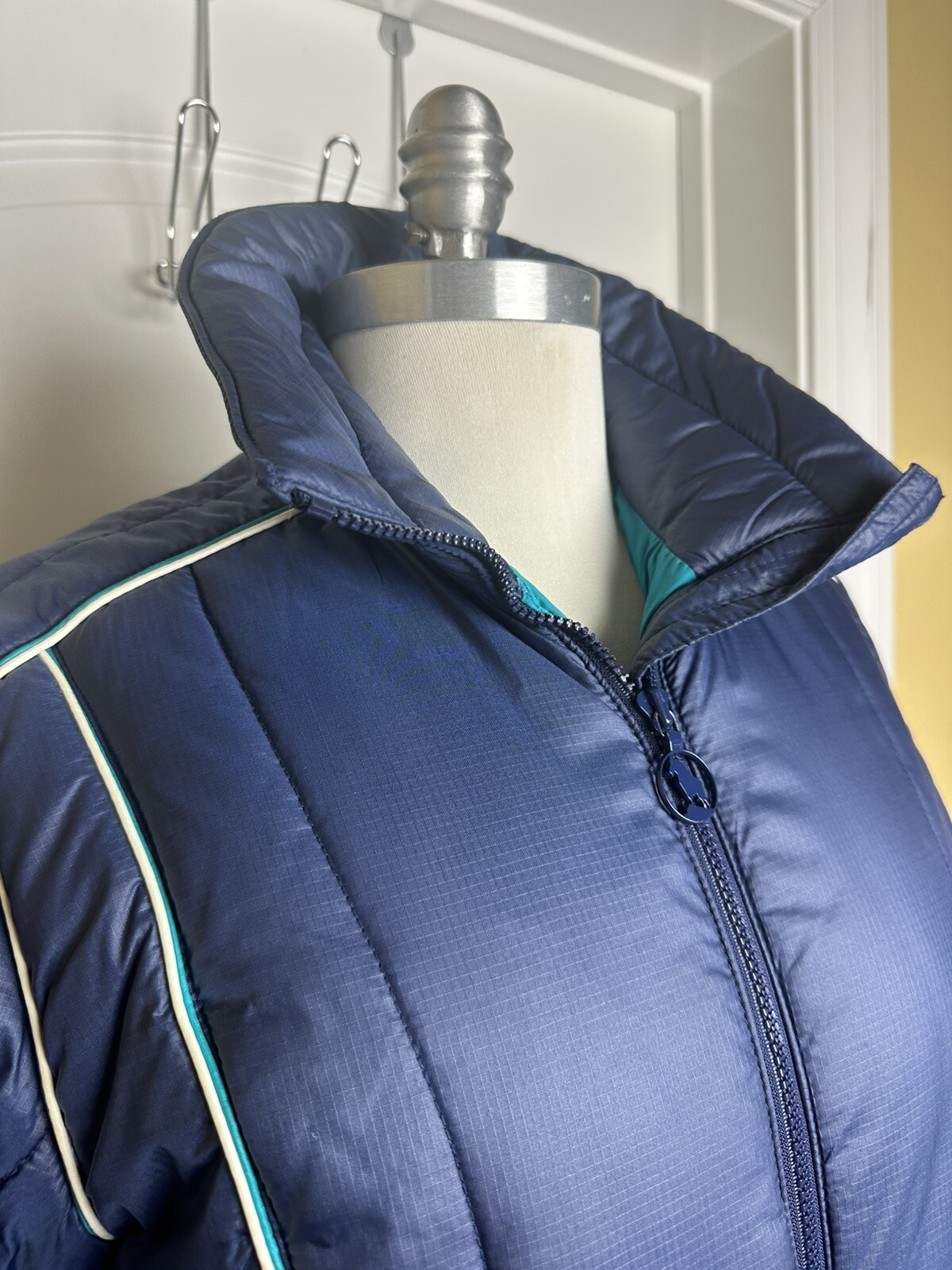 Mountain Goat Ski wear Skiwear Size Large Navy Puffer Jacket Down Vintage Womens